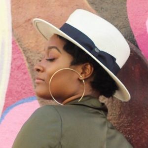 Meet your Posher, Aishia